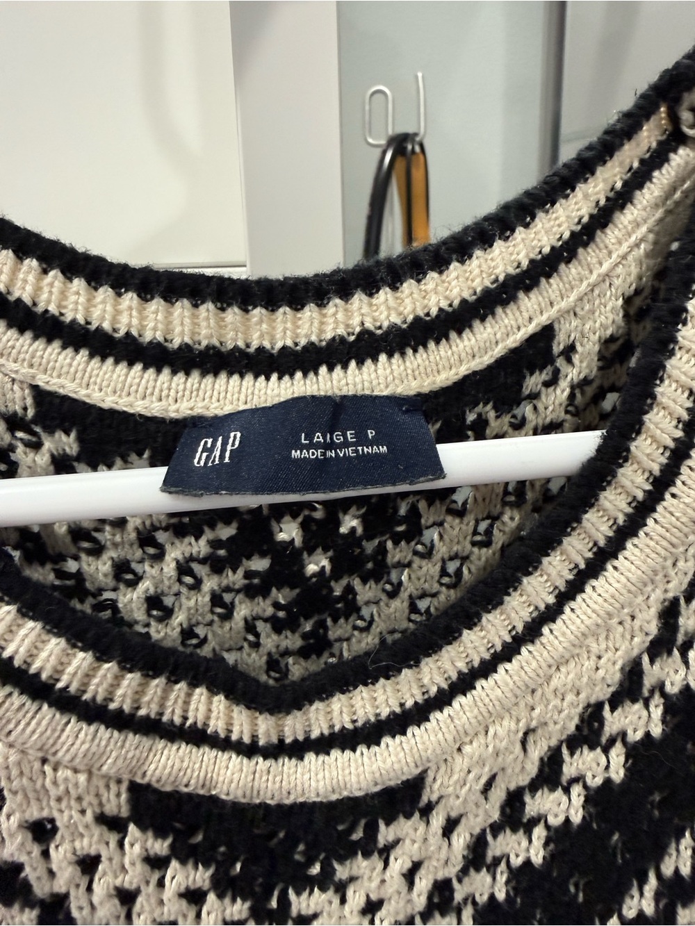 GAP Black and Cream Patterned Crewneck Sweater